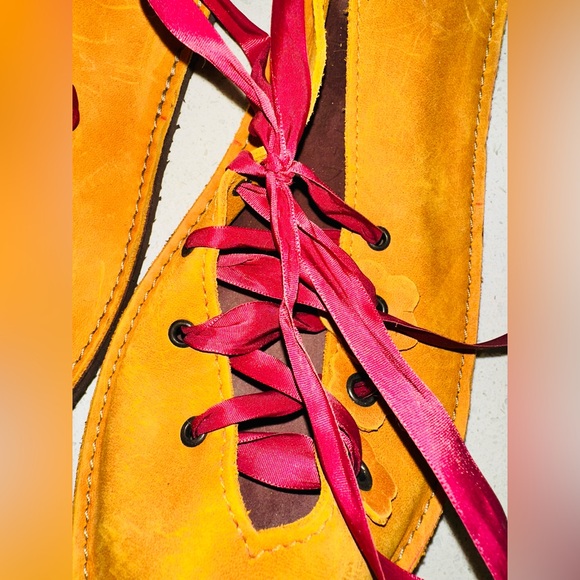 Vintage never been worn Fairy/elfen leather mango shoes with silk laces 8-9 - Picture 5 of 10